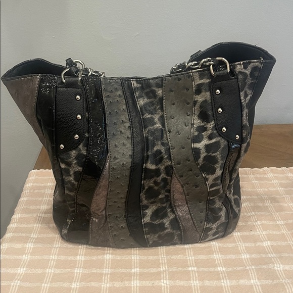 Carlos by Carlos Santana Red and Black Shoulder Bag - Picture 8 of 16